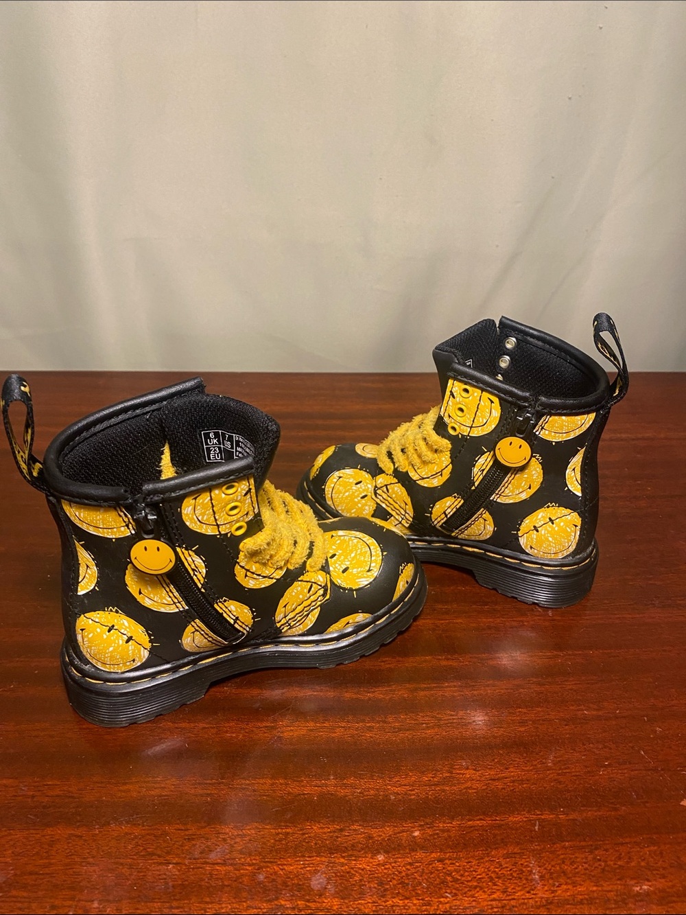 Dr. Martens 1460 x Smiley T 8-Eye Black  Combat Ankle Boots Size 7 - Picture 8 of 9